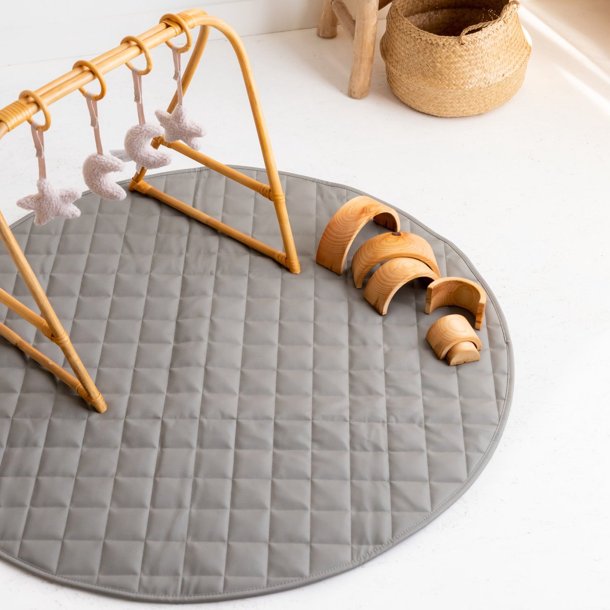 MATS Speelkleed Eco Leer - Rond speelkleed - Waterbestendig - Babygym - Speelmat - Incl. Opbergtas - Rond 120 - Grijs