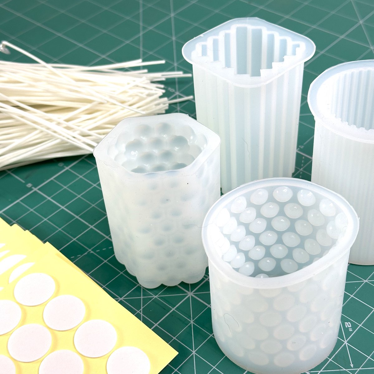 MGM Trading - Complete Kaarsenmaakset met 4 Siliconen Mallen, 200 Lonten, 2 Lonthouders en 10 Stickers - voor 216 kaarsen