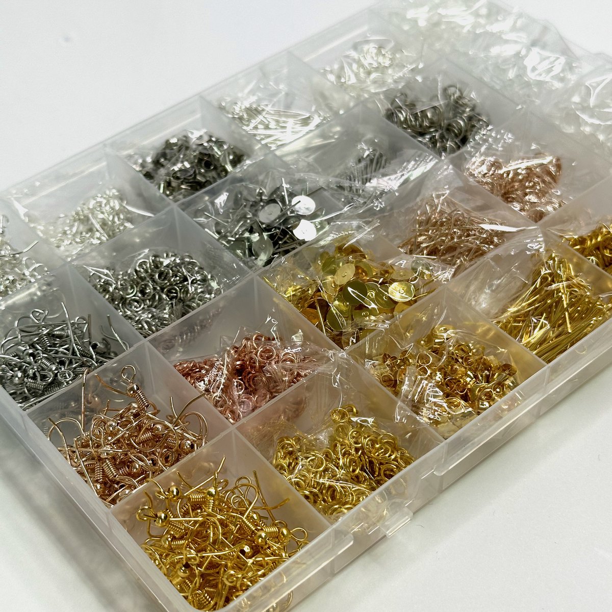 MGM Trading - Kit om oorbellen te maken - set met springringen, oorhaken, oorstoppers- en oostekers - 3600 stuks