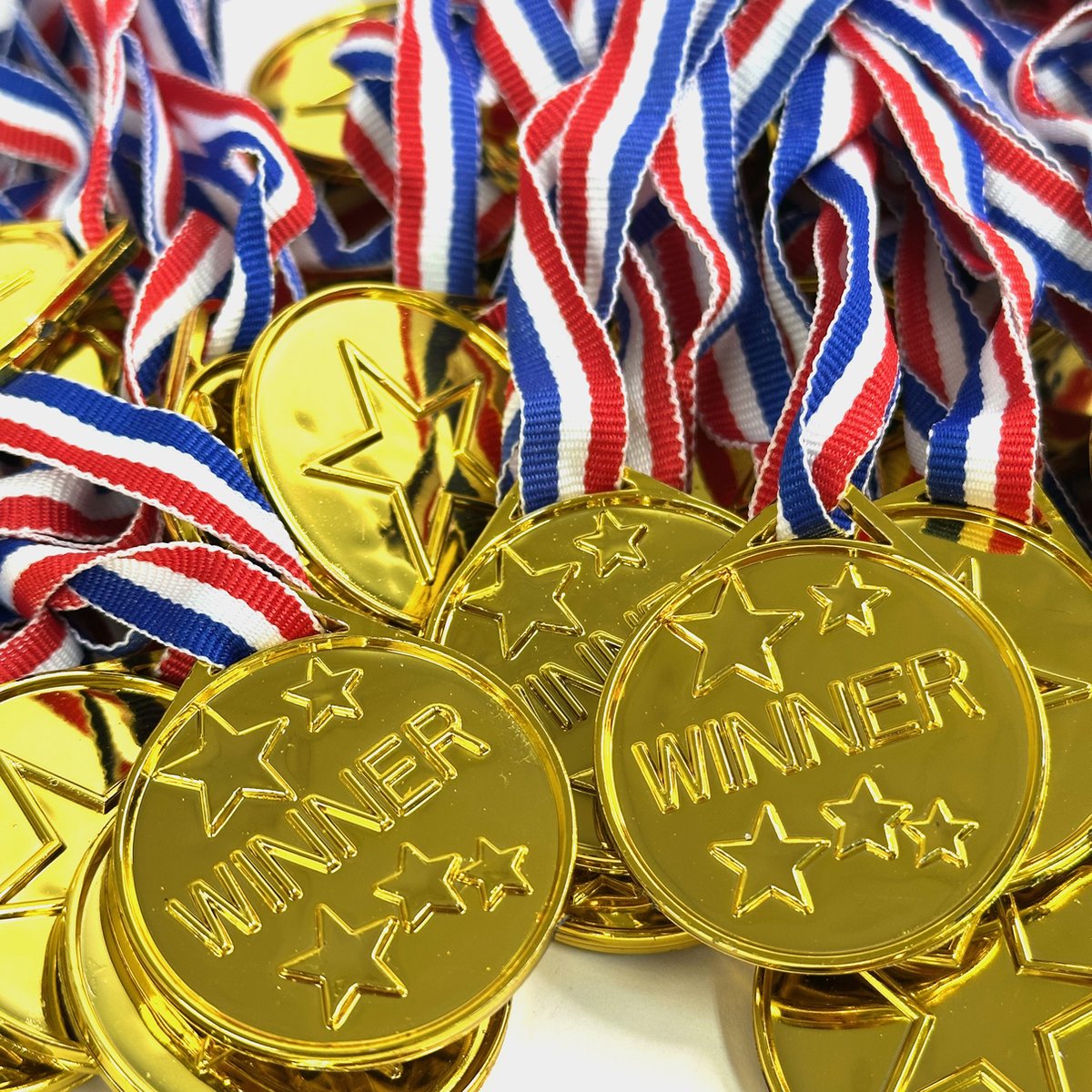 MGM Trading - Medailles voor Kinderen - Winnaarsonderscheidingen - Kunststof - Geschikt voor School - Sportfeest - Mini-Olympiade - 100 Stuks