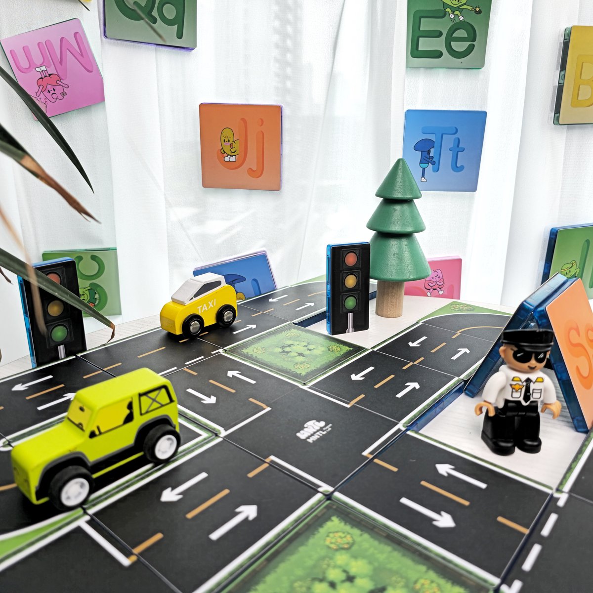 MNTL - Magnetische tegels - Tegeltoppers - Verkeer - Autowegen - Gemmicc - Magnetisch speelgoed - Magnetic tiles - Magnetic toys - wegdelen- Bouw je Magna wereld - Magneet speelgoed - tegel toppers