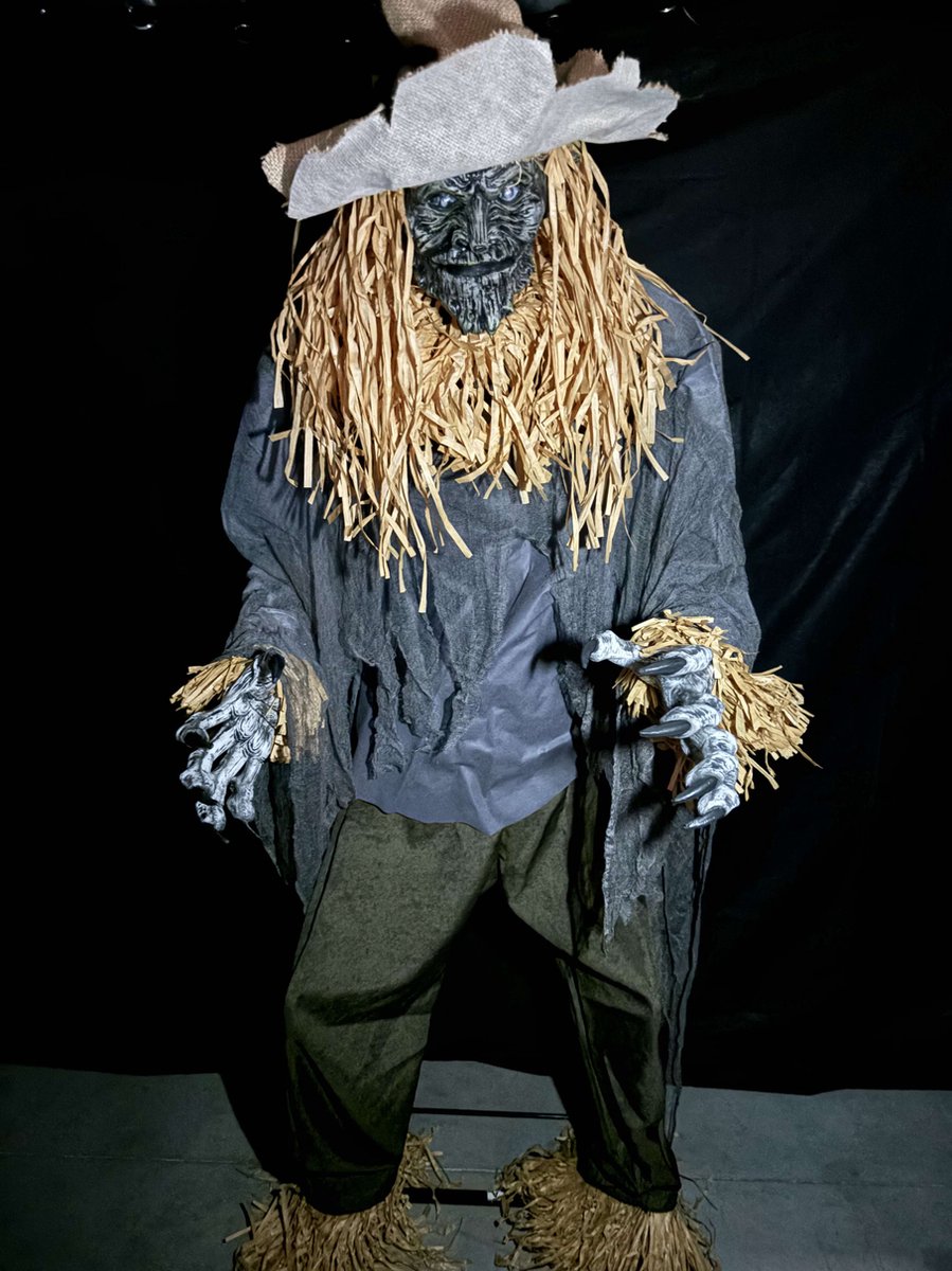 Dark Evil Scarecrow (animatronic halloween pop)
