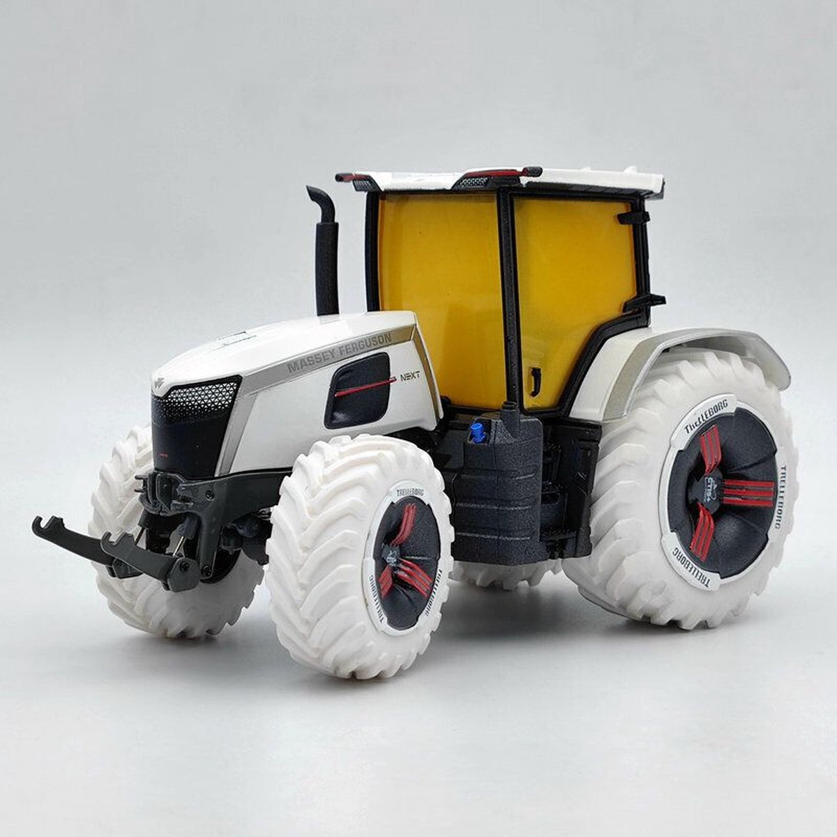 Massey Ferguson NEXT Concept Tractor - 1:32 - Universal Hobbies