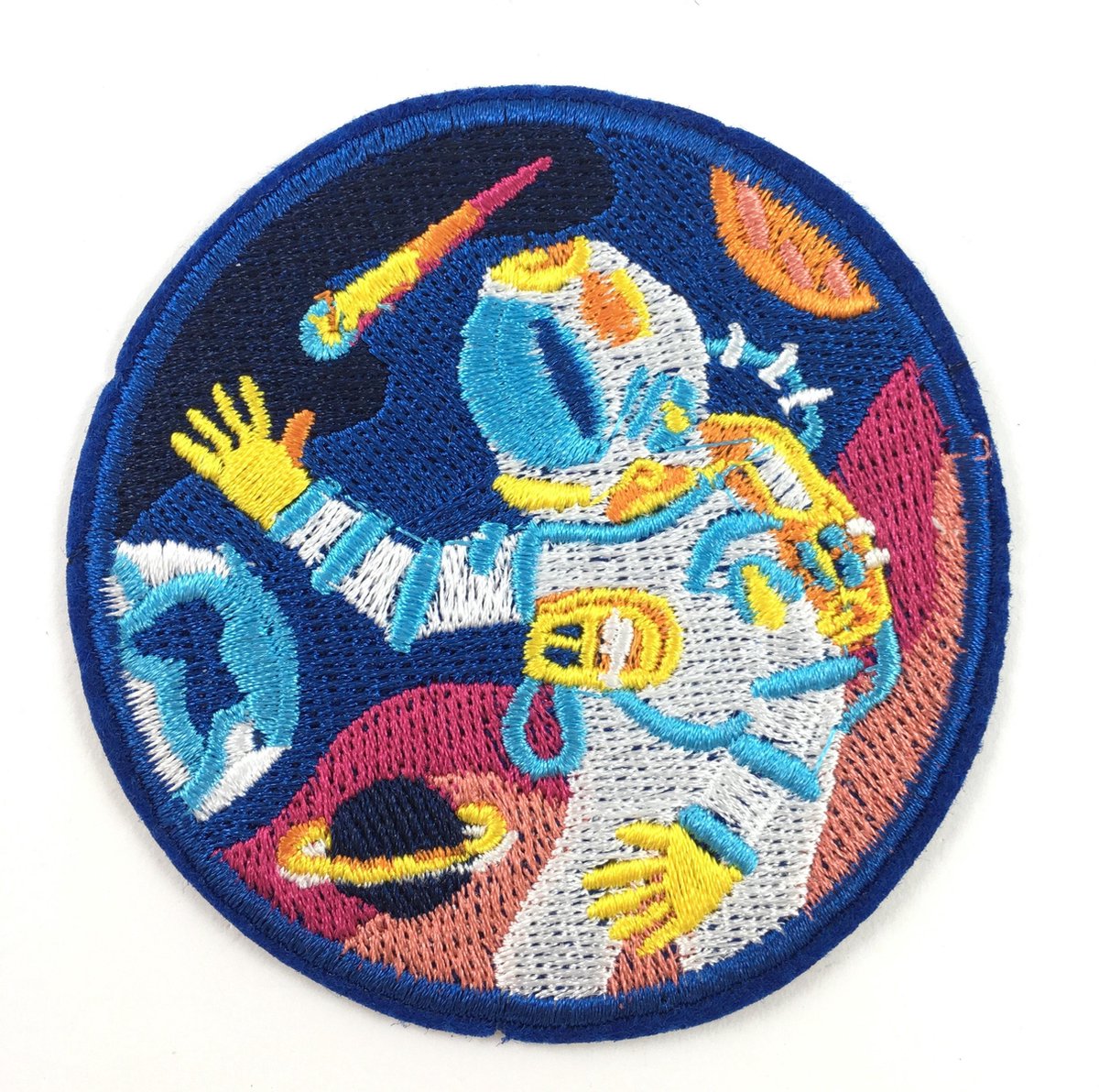   Astronaut Zweeft In De Ruimte Strijk Embleem Patch dia 7,6 cm