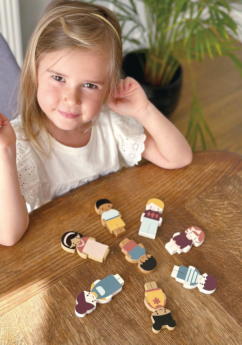 Mentari poppenfamilie houten speelgoed met hond - poppenhuis.