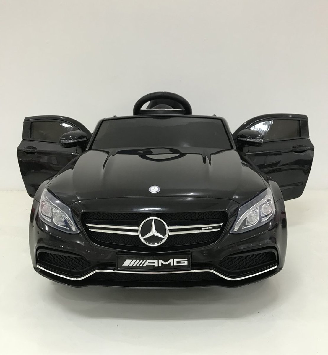 Elektrische Kinderauto Mercedes-Benz C63 AMG Zwart 12V Met Afstandsbediening FULL OPTION
