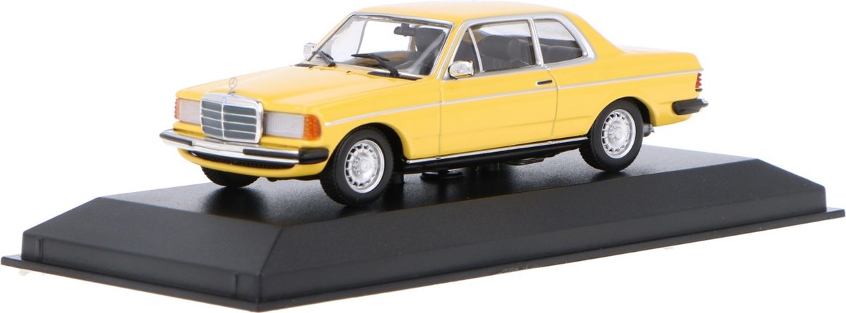 Mercedes-Benz (W123) Coupé 1976 - 1:43 - MaXichamps