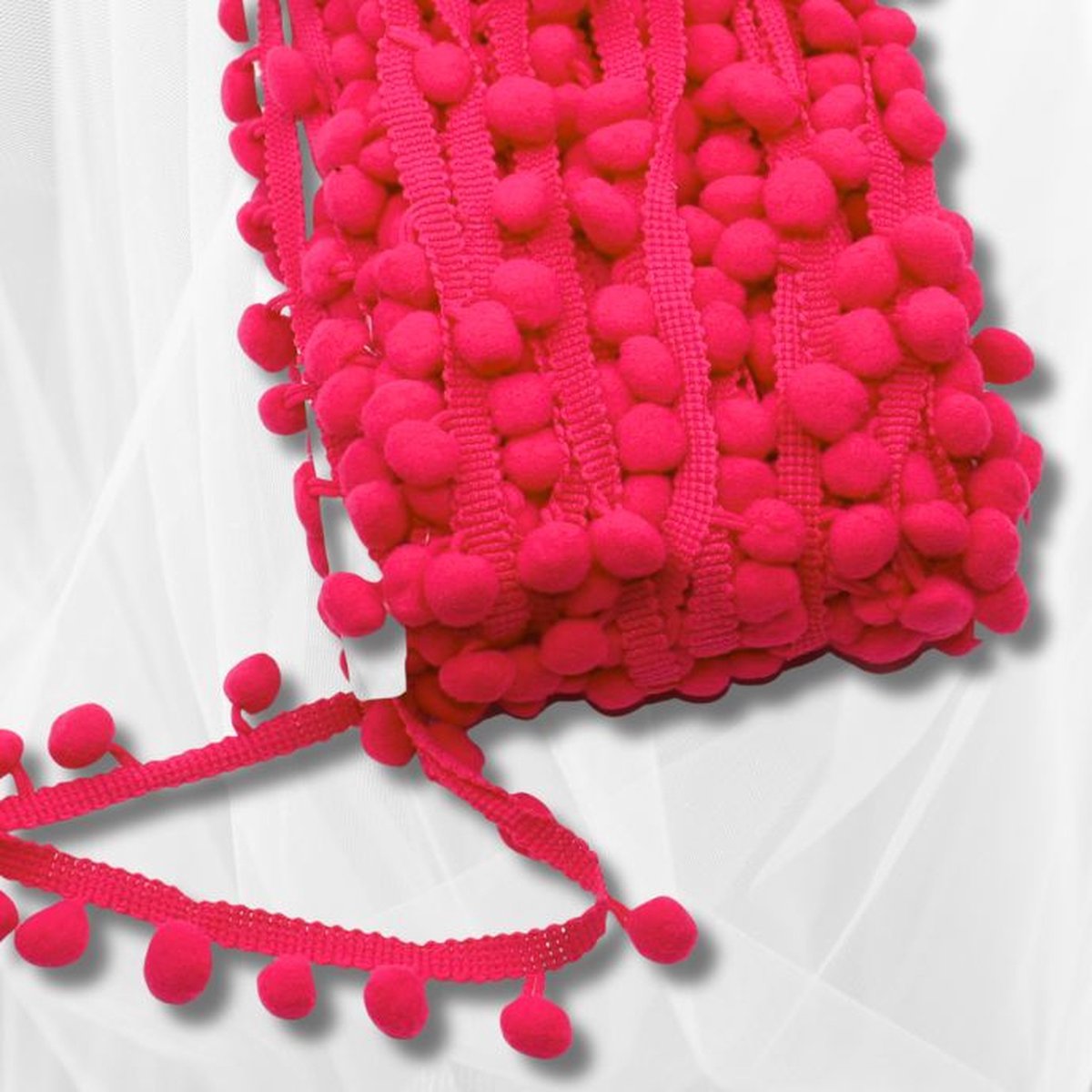 16 Meter POLYESTER POMPOM LINT, Breedte 10MM om op te Naaien, Pompons Lengte 15MM, Totale Breedte 25MM, Kleur AUBERGINE 14