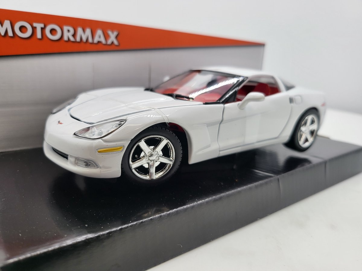 Chevrolet Corvette C6 2005 Wit 1:24 MotorMax