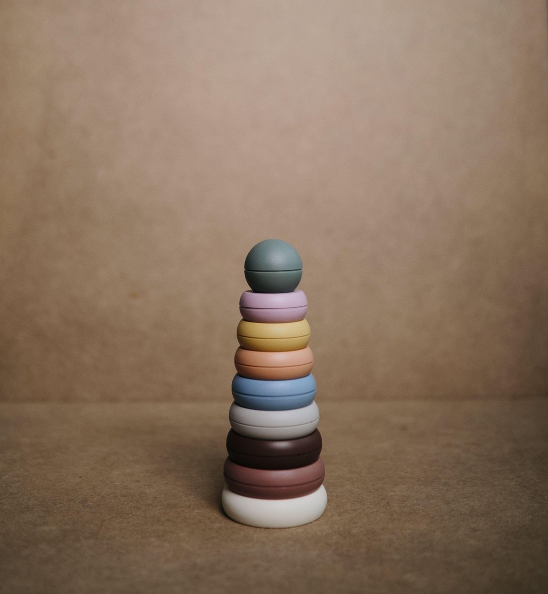 Mushie Stacking Tower Rustic- Stapelring toren Retro - Speelgoed - Stapeltoren - Stapelringen