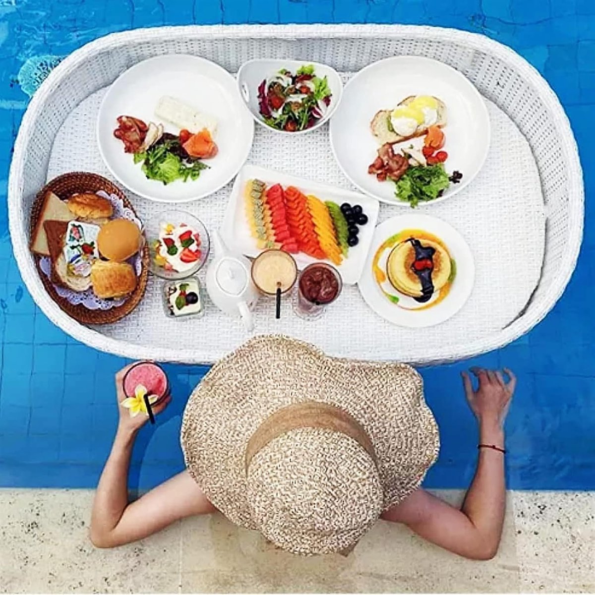 Luxury Floating Pool & Hot Tub Tray - Large Floating Bar Table with Compartments for Drinks & Snacks - Perfect for Pool Party, Beach or Spa - Water Resistant & Stable Design