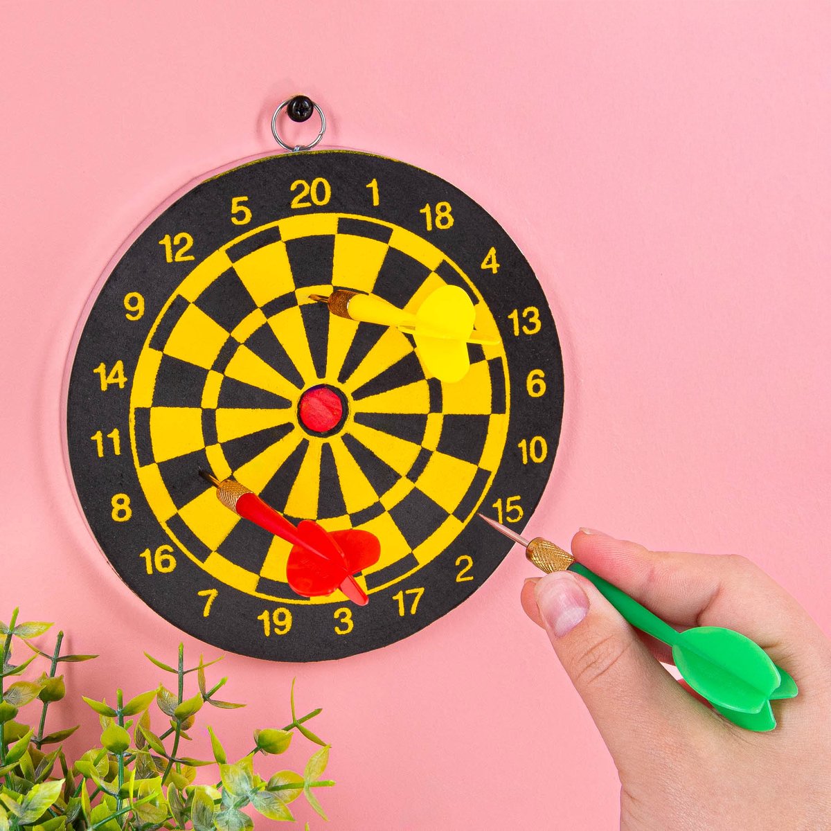 Mini Dartbord Met 3 Darts van OOTB