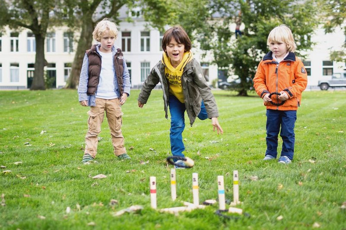 outdoor play ringwerpspel