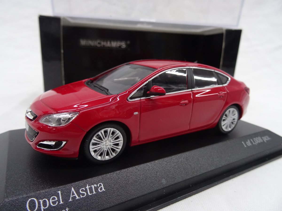 Opel Astra 2012 Roos 1:43 Minichamps