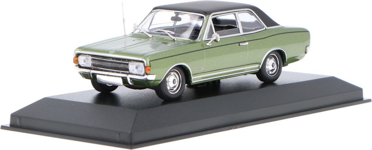 Opel Commodore A 1970 - 1:43 - MaXichamps