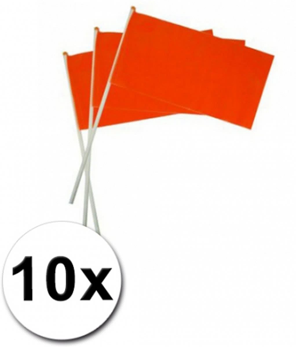 Oranje plastic zwaaivlaggetjes 10 x