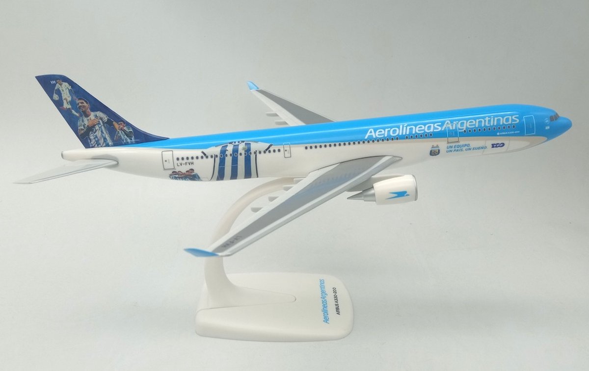 Schaalmodel vliegtuig Aerolíneas Argentinas (Messi) Airbus A330-200 schaal 1:200 lengte 29,50cm