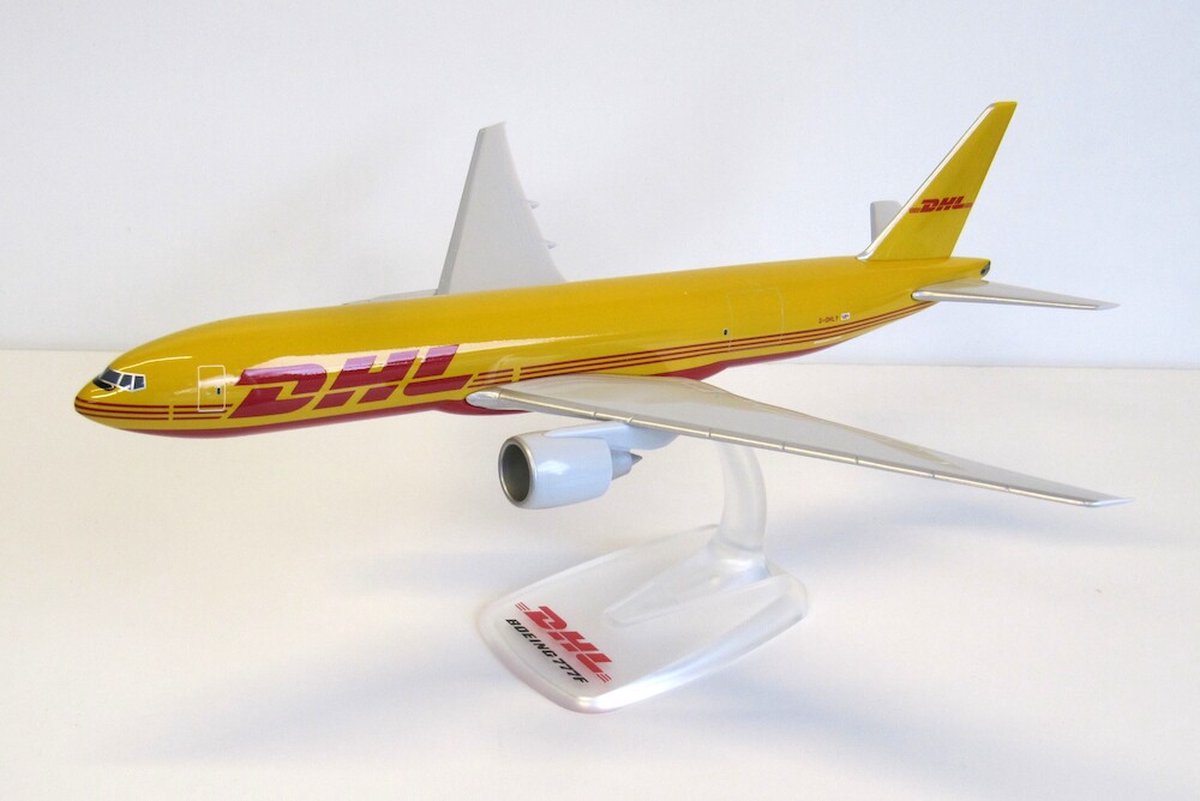 Schaalmodel vliegtuig DHL Boeing 777F schaal 1:200 lengte 31,68cm