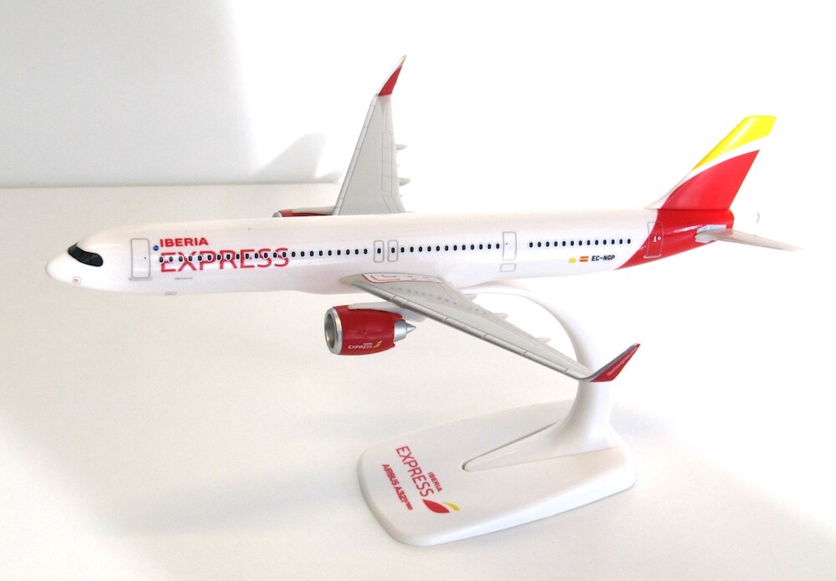 Schaalmodel vliegtuig Iberia Express Airbus A321neo schaal 1:200 lengte 22,25cm