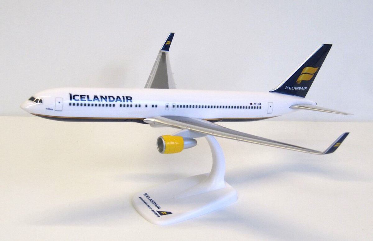 Schaalmodel vliegtuig Icelandair Boeing 767-300ER schaal 1:200 lengte 27,47cm