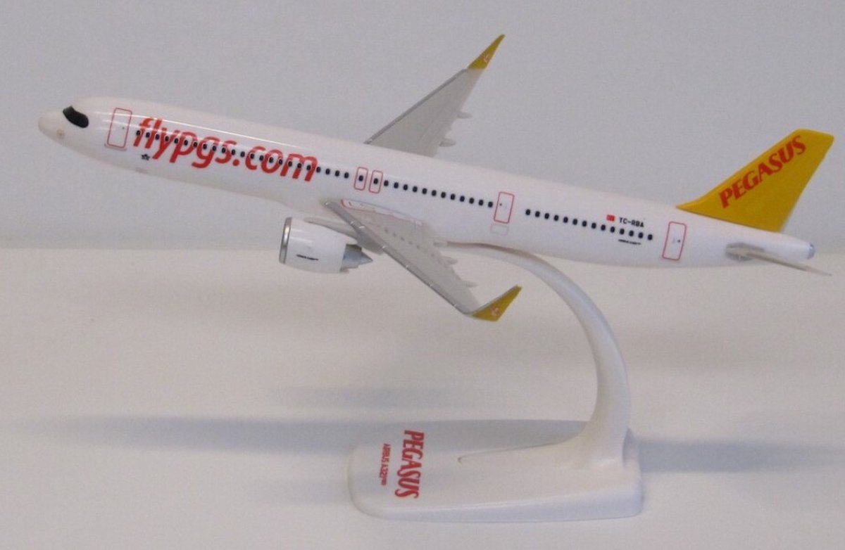 schaalmodel vliegtuig Pegasus Airbus A321neo schaal 1:200 lengte 22,25cm