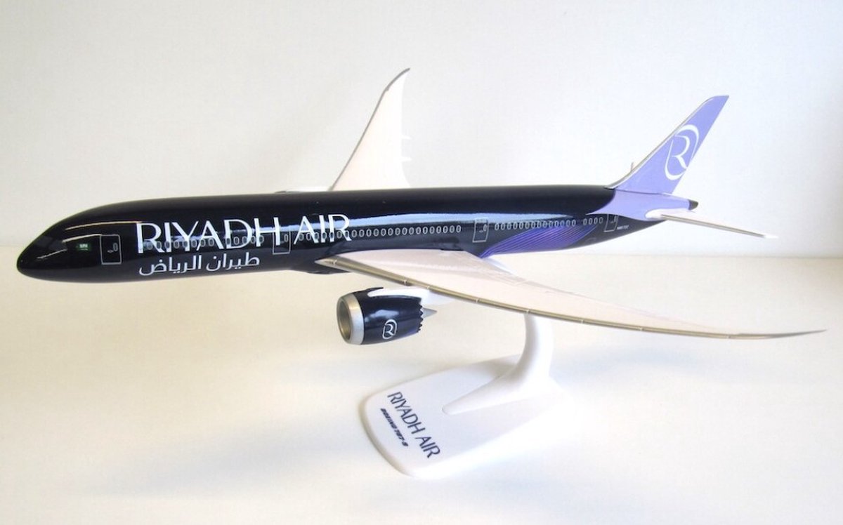 schaalmodel vliegtuig Riyadh Air Boeing 787-9 schaal 1:200 lengte 31,5cm