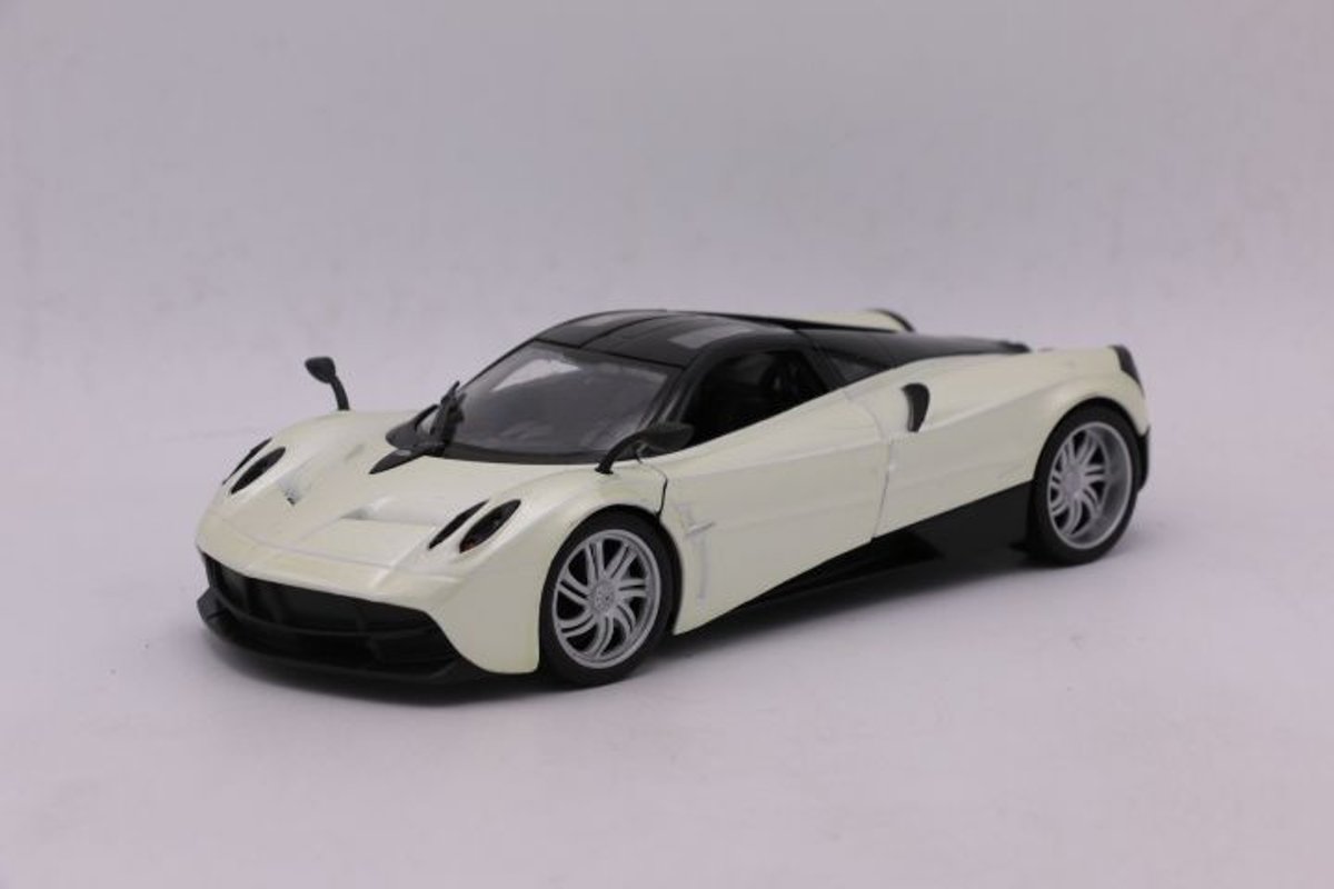 Pagani Huayra 2017 White