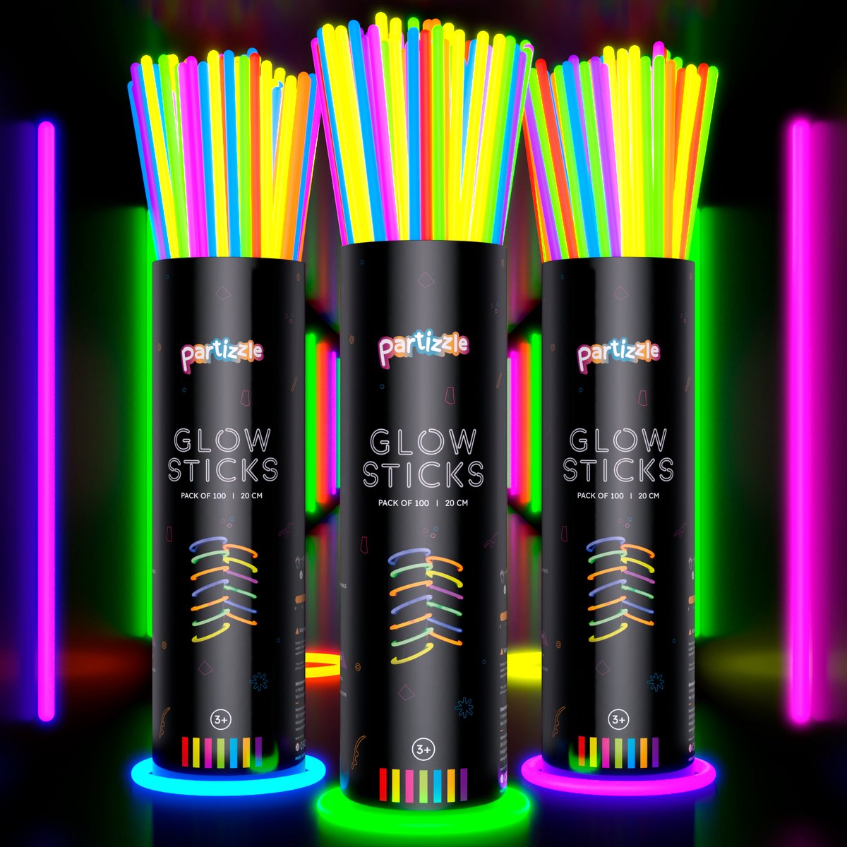 Partizzle 300 stuks Glow in the Dark Sticks - Extra Dik - Incl. Glowsticks Connectors - Breekstaafjes - Neon Carnaval Halloween Party Artikelen - Verjaardag Feest Versiering / Decoratie - 7 Kleuren