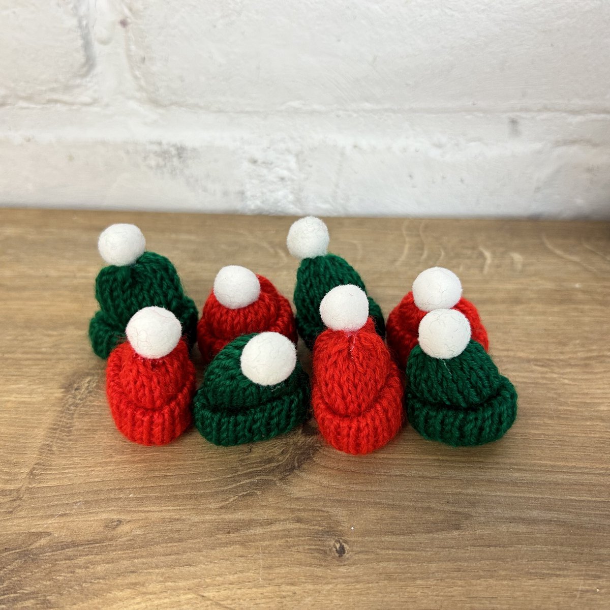 4 Miniatuur mutsen - Kerst mutsen in rood en groen