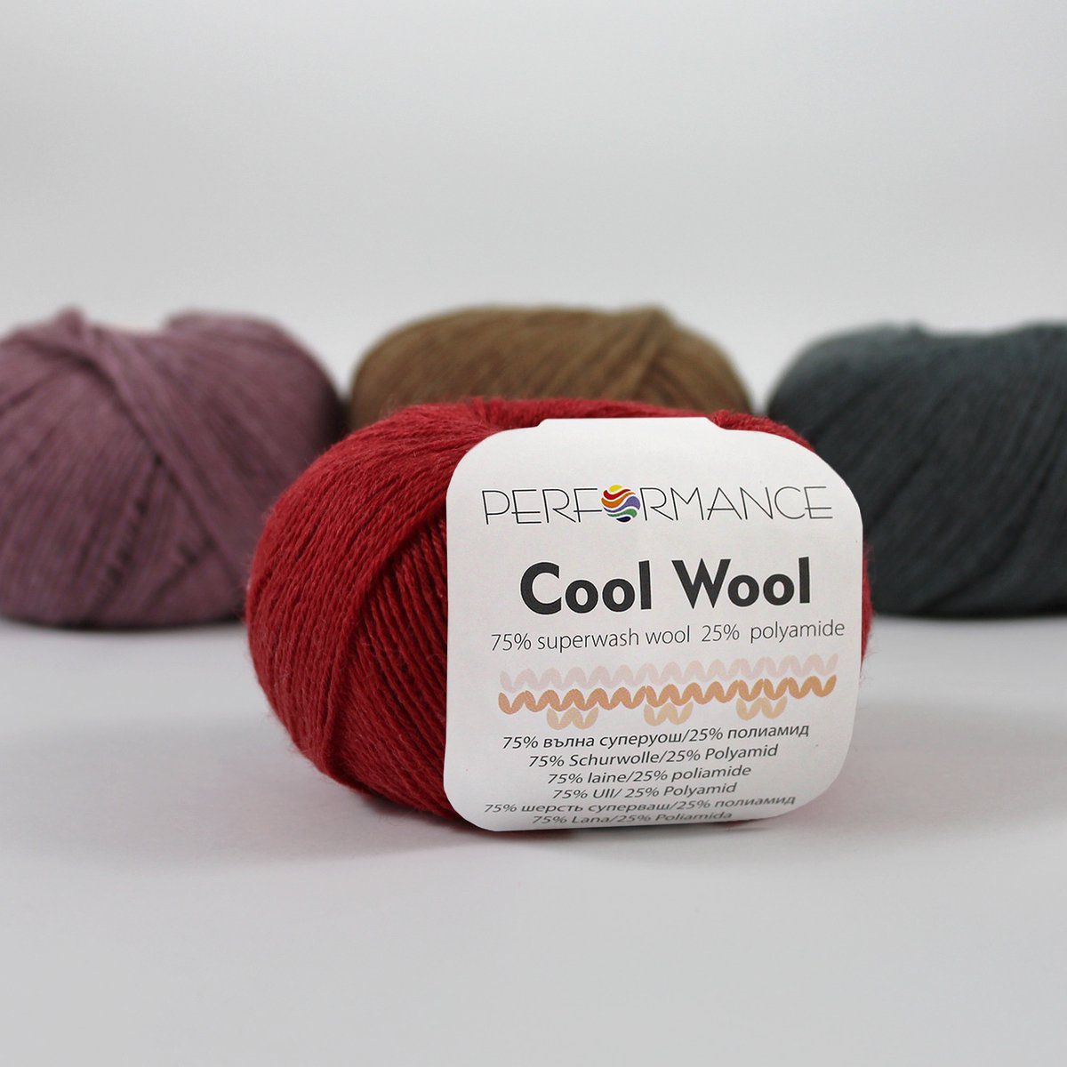 Cool Wool - Donker rood (20) - wol en polyamide haakgaren - breigaren - 5 bollen van 50 gram - pendikte 2 - 3 mm.