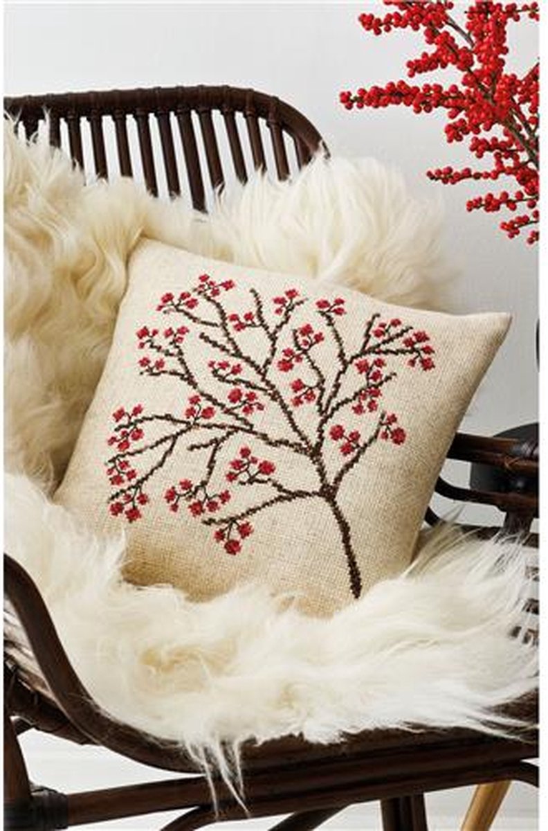 Kussen Winterbessen borduurpakket - Permin