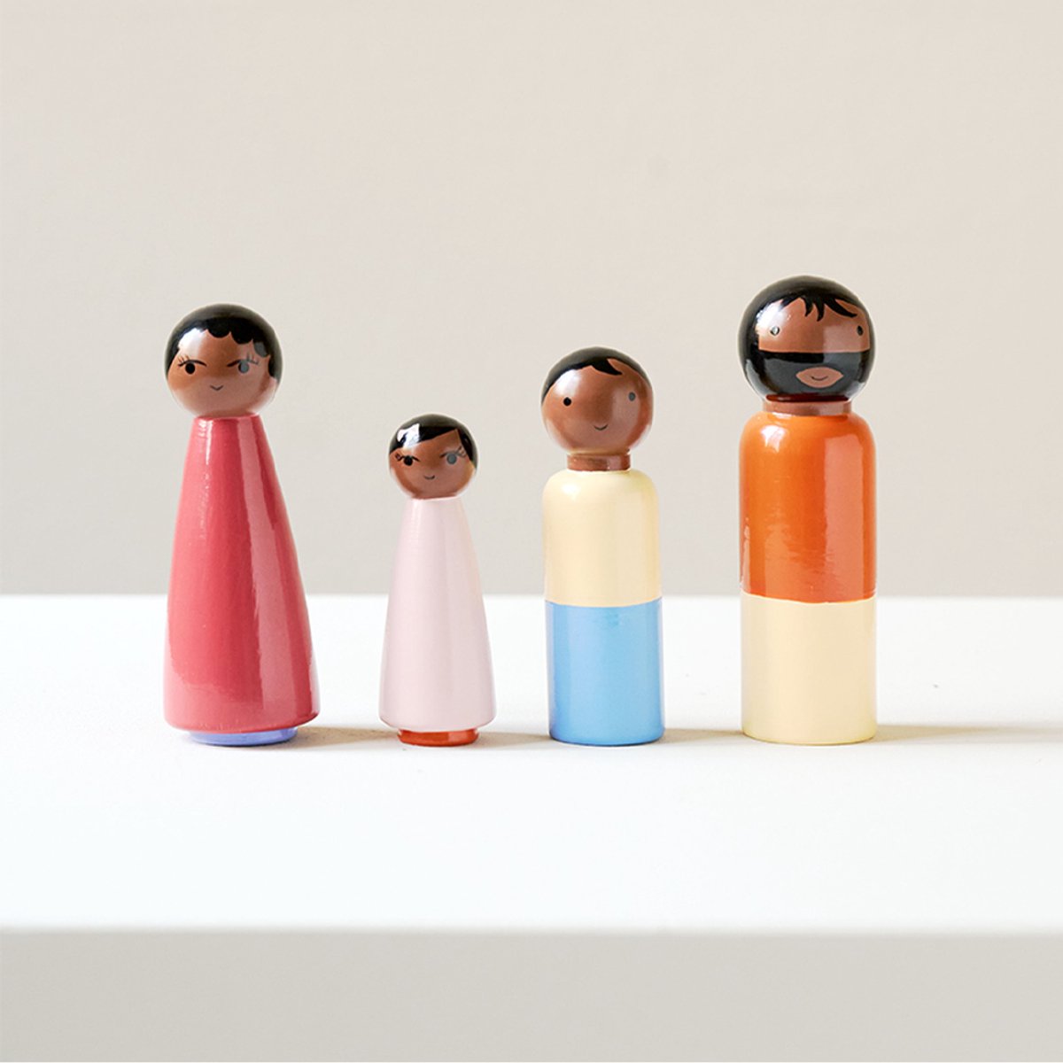 Petite Amélie Poppen voor poppenhuis «Ma Petite Famille Plumeria» – set van 4 poppetjes – 7-10 cm