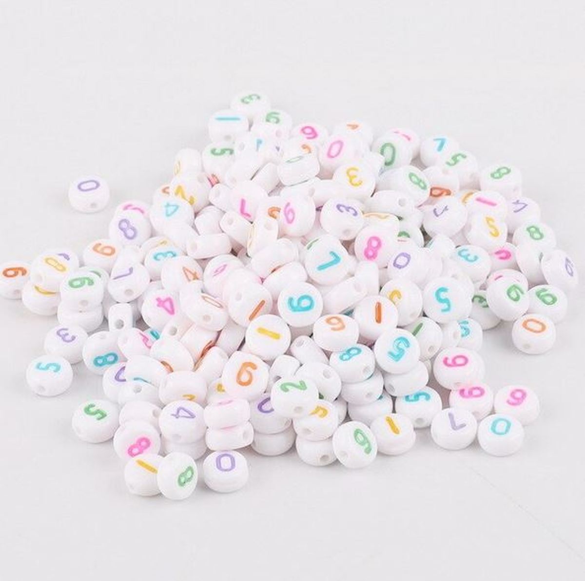 500 stuks kralen rond wit met gekleurde cijfers 6mm