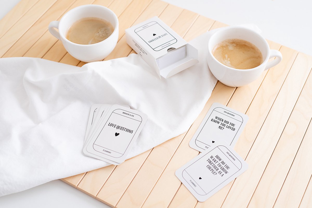 Planbooks - Gesprekskaarten - Love Questions - Kletspot volwassenen - Praatkaarten - Openhartig gesprek - Vragenspel