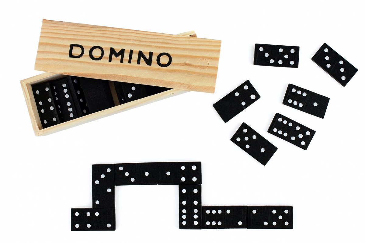 Domino spel in houten kistje - 28 dominostenen