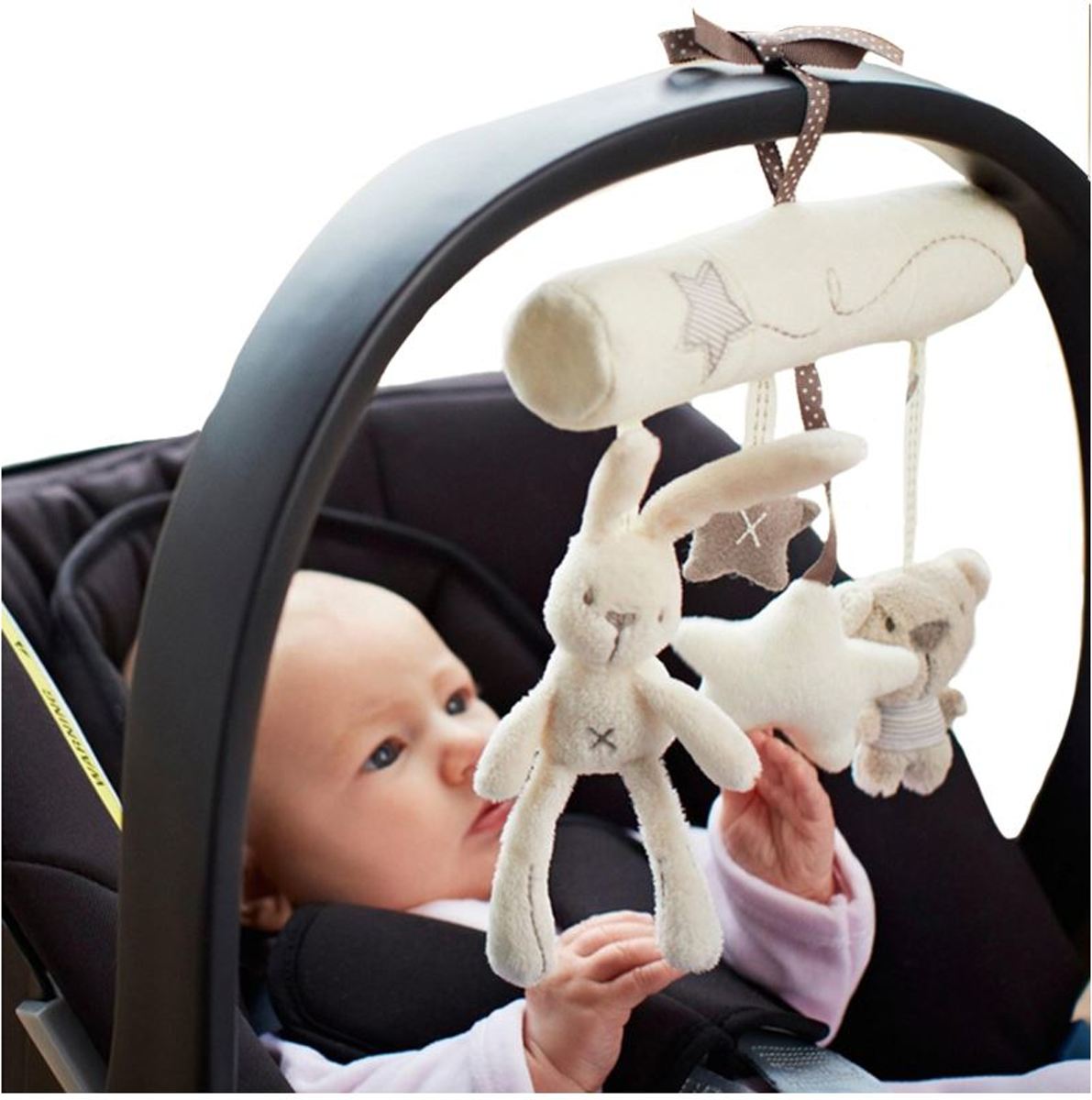 Baby hang knuffel – Baby Knuffels - Baby speelgoed – met geluidsknop - maxi cosi knuffel - kinderwagen speelgoed knuffel - buggy speelgoed - auto knuffel - Autostoel hang knuffel – Kinderbed knuffel- Muzikale konijn