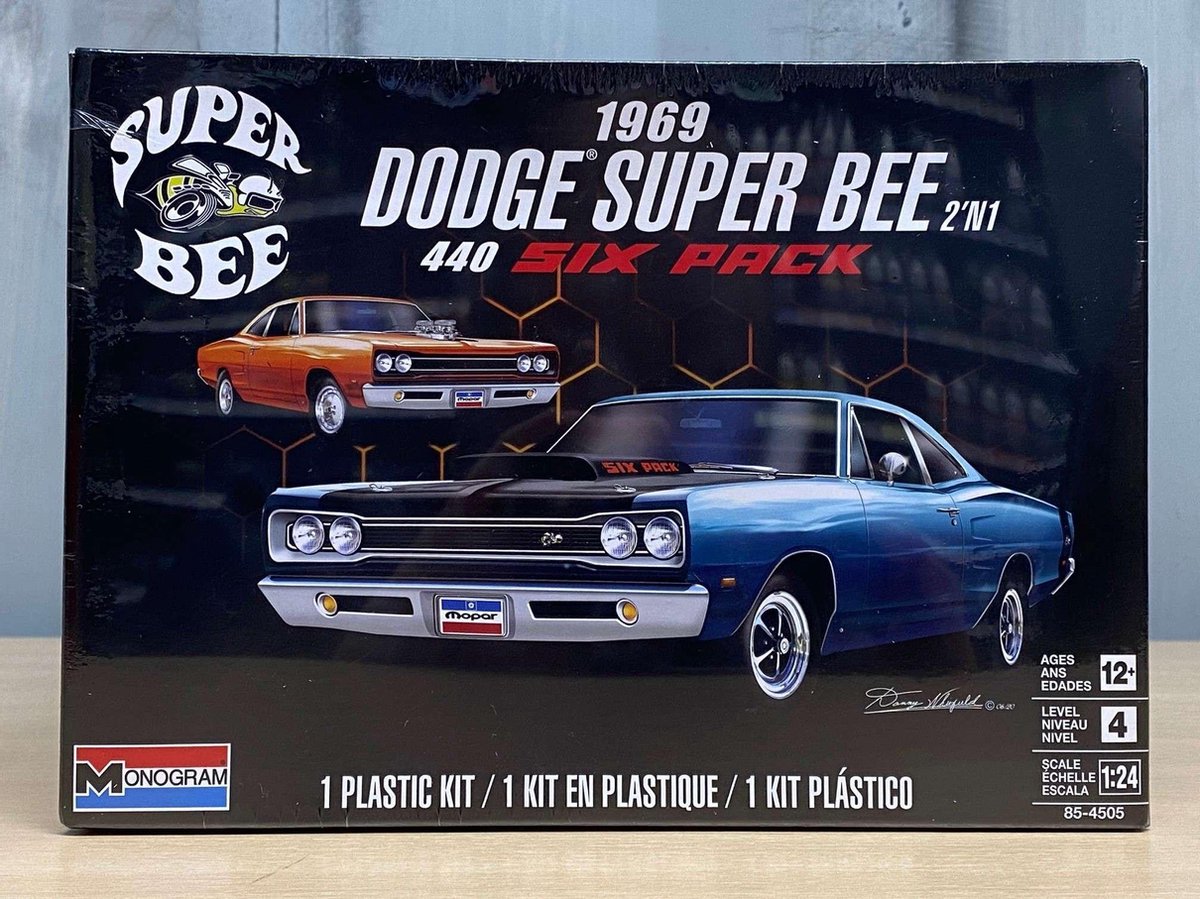1:24   14505 Dodge Super Bee - 1969 - 440 Six Pack Plastic kit