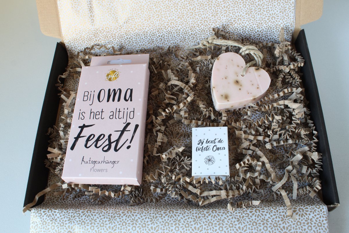 Brievenbus cadeau Bij Oma is het altijd feest - cadeau Oma - Moederdag - verjaardag - autogeurhanger