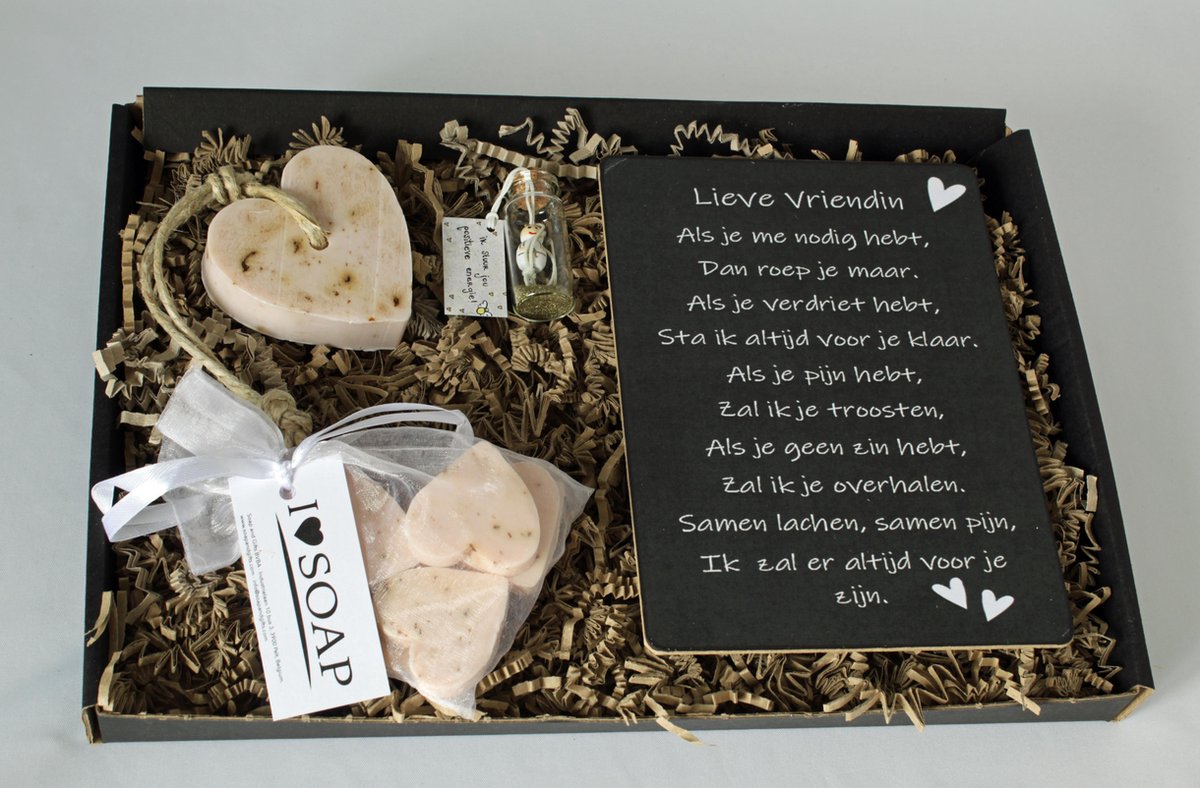 Brievenbus cadeau Lieve vriendin wild roses - cadeau vriendschap - cadeau vriendin - tekstbord - zeep
