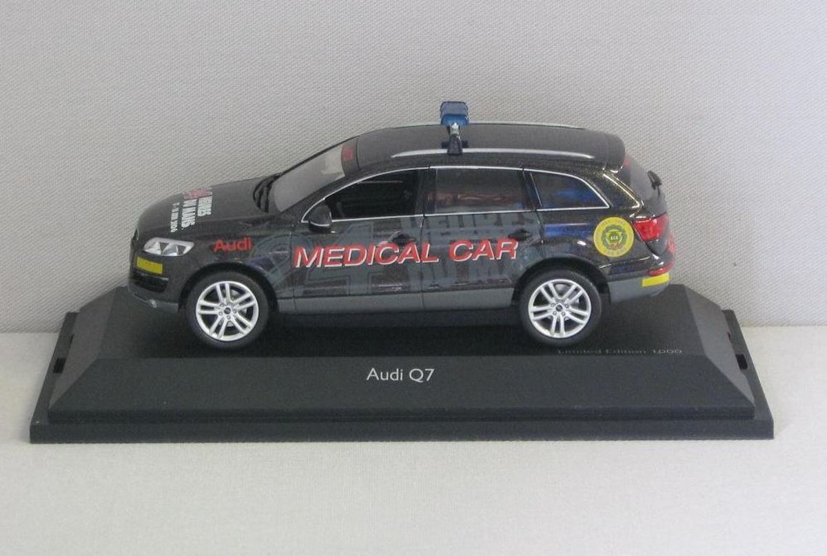 Audi Q7 Medical Car 24H Le Mans 2006  1:43 Schuco Grijs 450475500