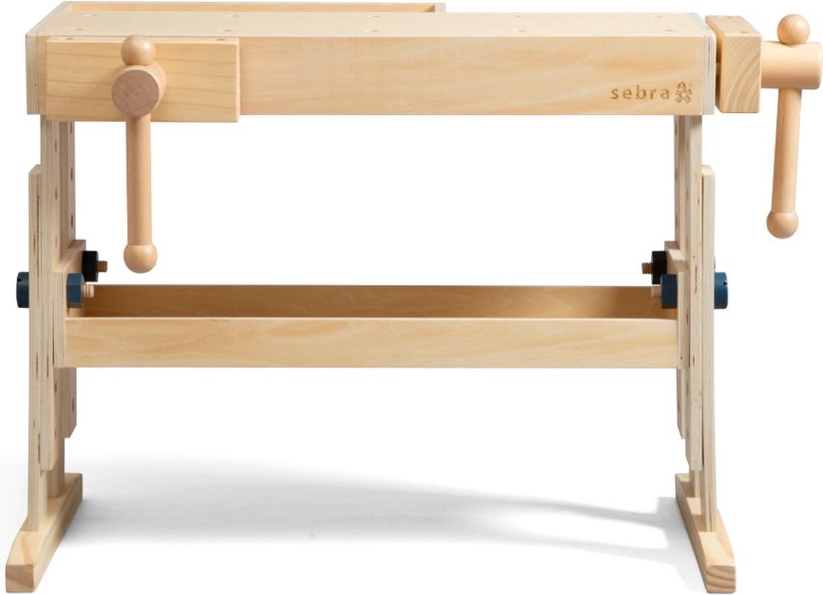   houten werkbank met twee bankschroeven