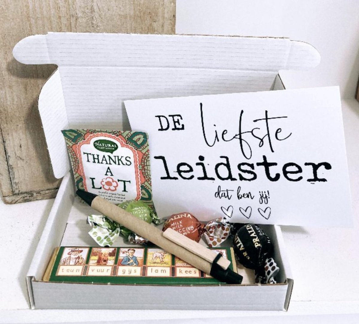 Bedankje leidster dag van de leidster afscheid kinderdagverblijf Doosje gevuld Aap-noot-mies