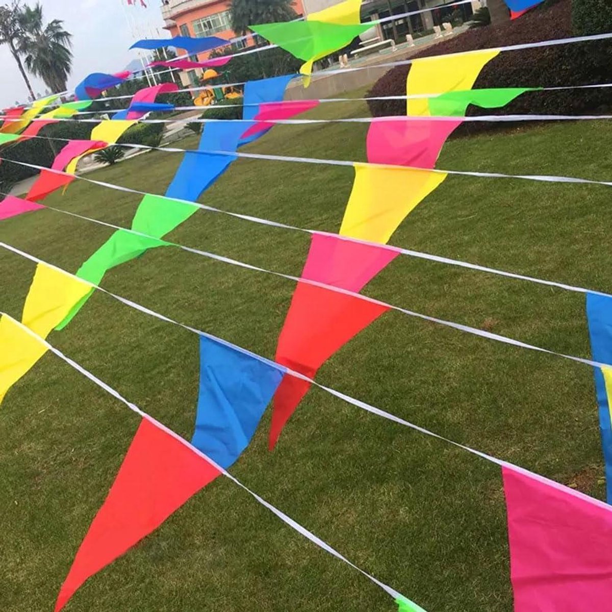 Smoakez - Feestvlaggen - 300 stuks - Multi Color Triangle Bunting - 200m - Waterbestendige Nylon slinger - Verjaardag, Bruiloft, Babyshower