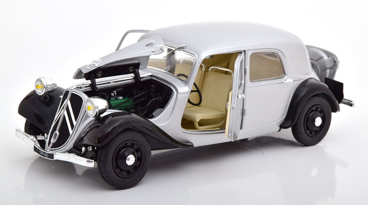 Citroen Traction 11CV 1937 Zilver/Zwart 1:18 Solido