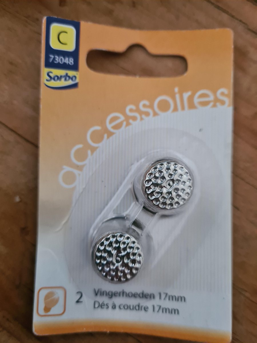 2 vingerhoeden 17mm  