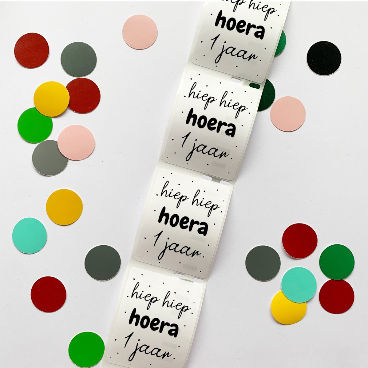 Hoera 1 jaar traktatiestickers (30 stuks)