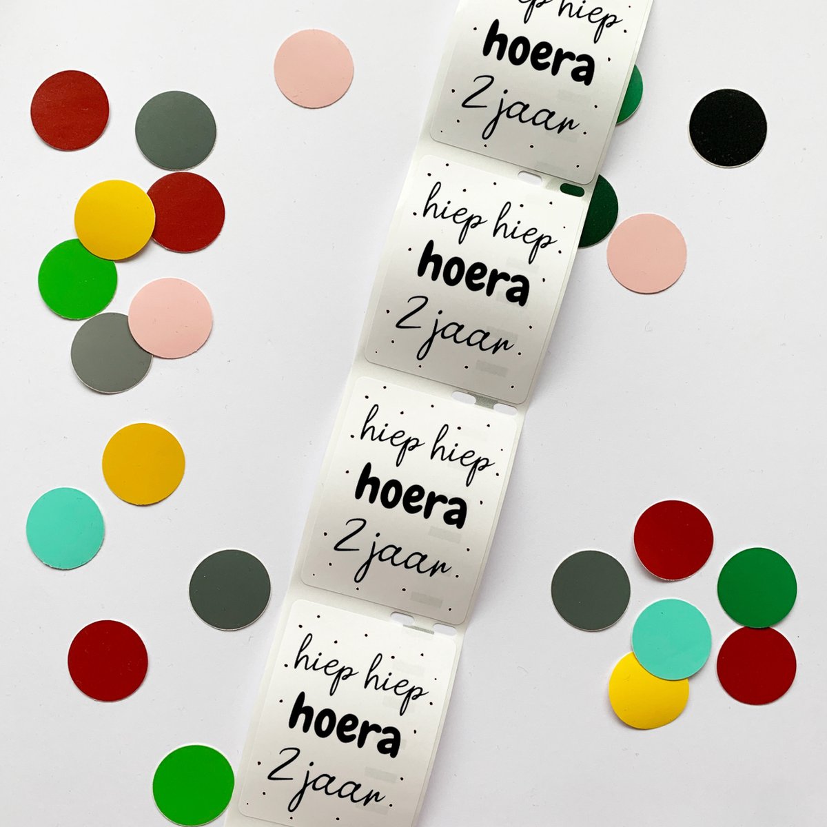 Hoera 2 jaar traktatiestickers (30 stuks)