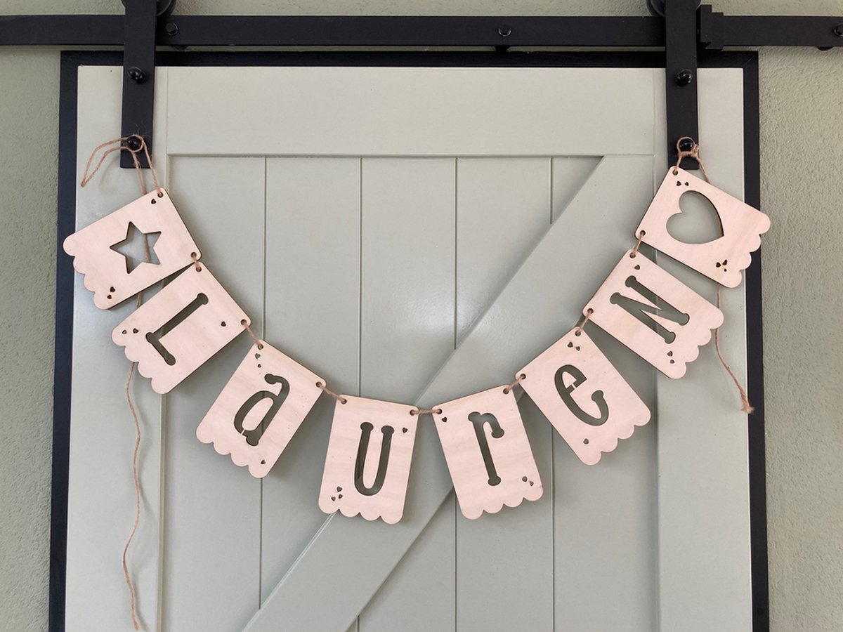 Houten slinger - met sculprandje - met hartjes - met naam - 11x15cm - 1pcs