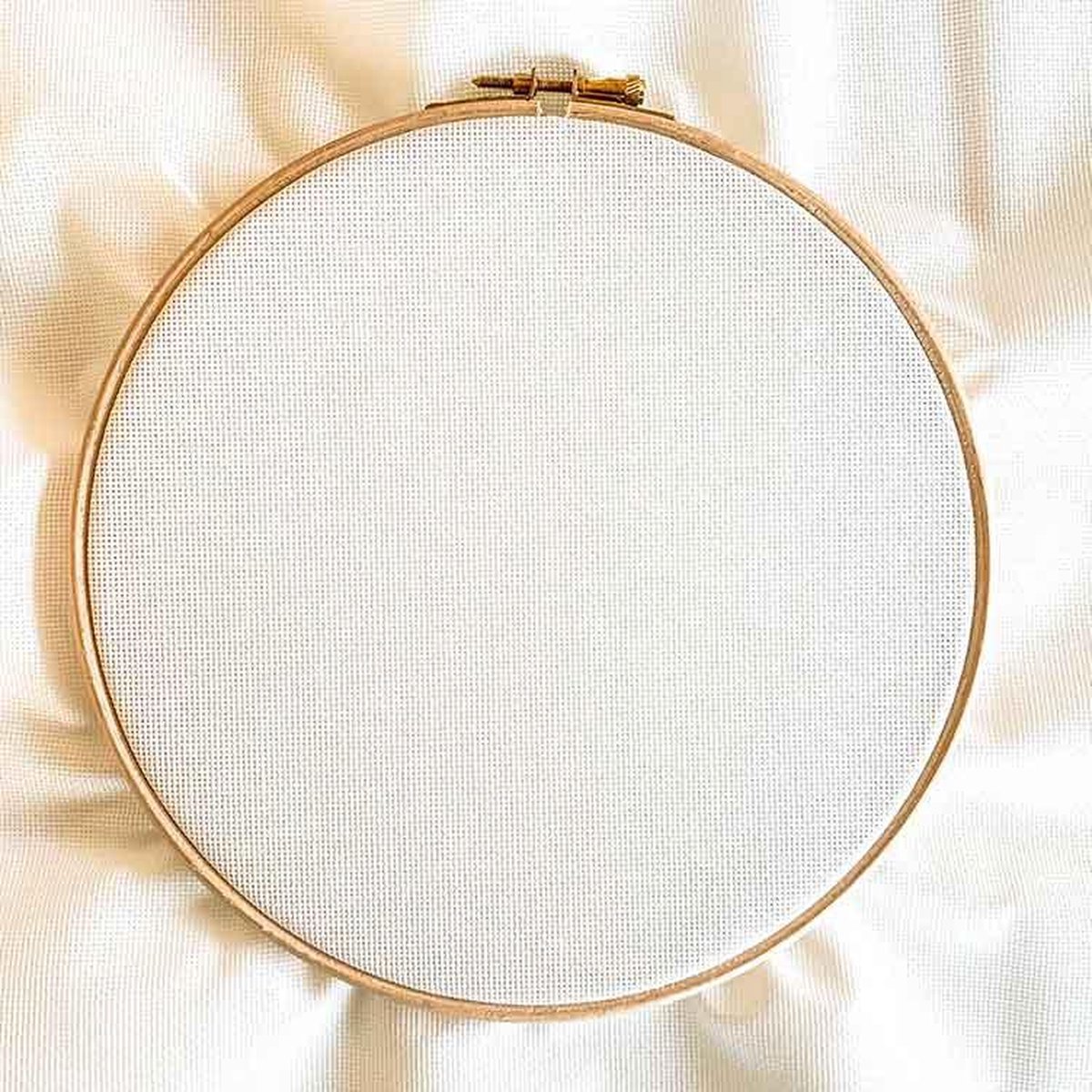 Studio Koekoek - 100 x 110 cm Aida 20 count antiek witte borduurstof - borduurstramien 8 kruisjes per cm - antique white