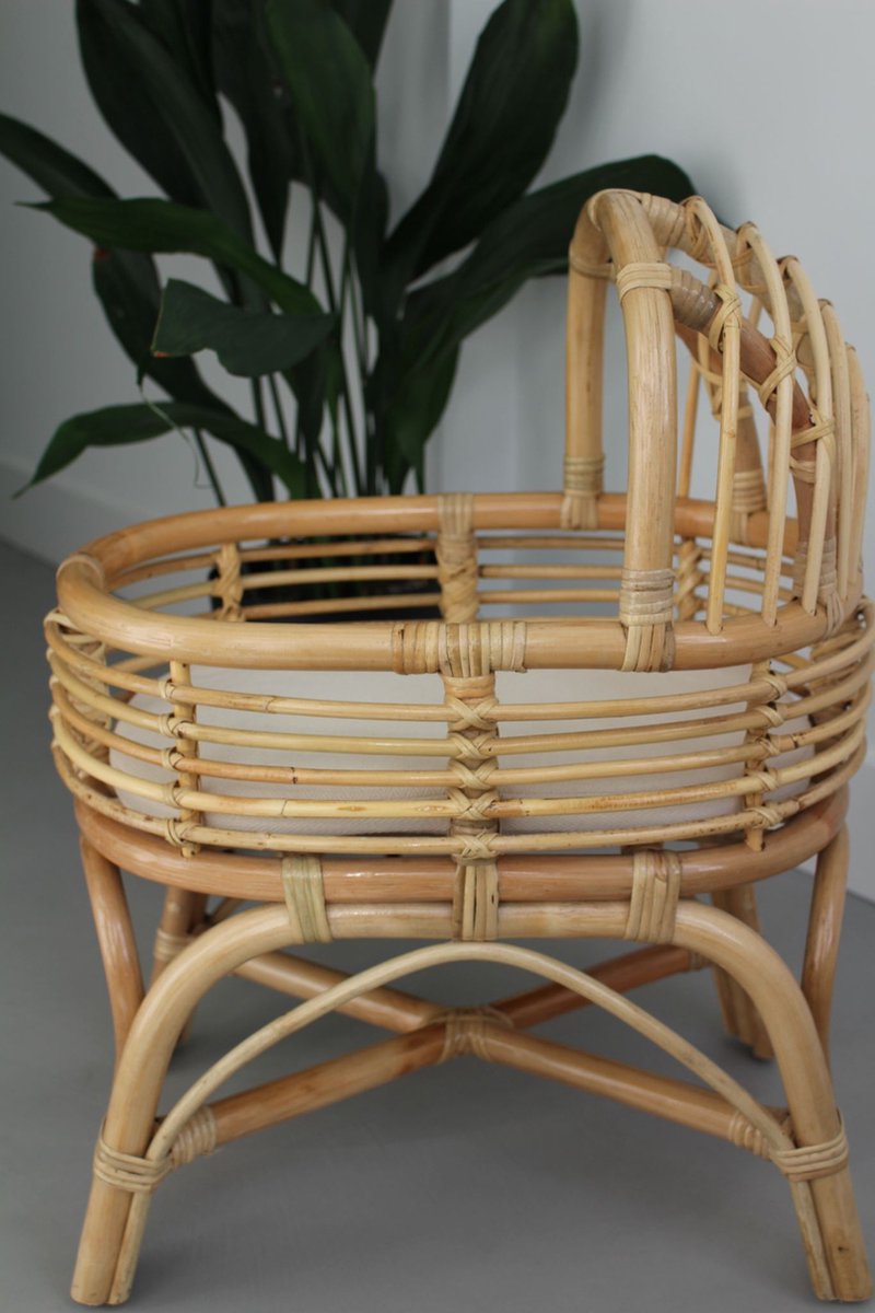 Studio Wildflower Daisy the Doll’s bed - rotan poppenbed